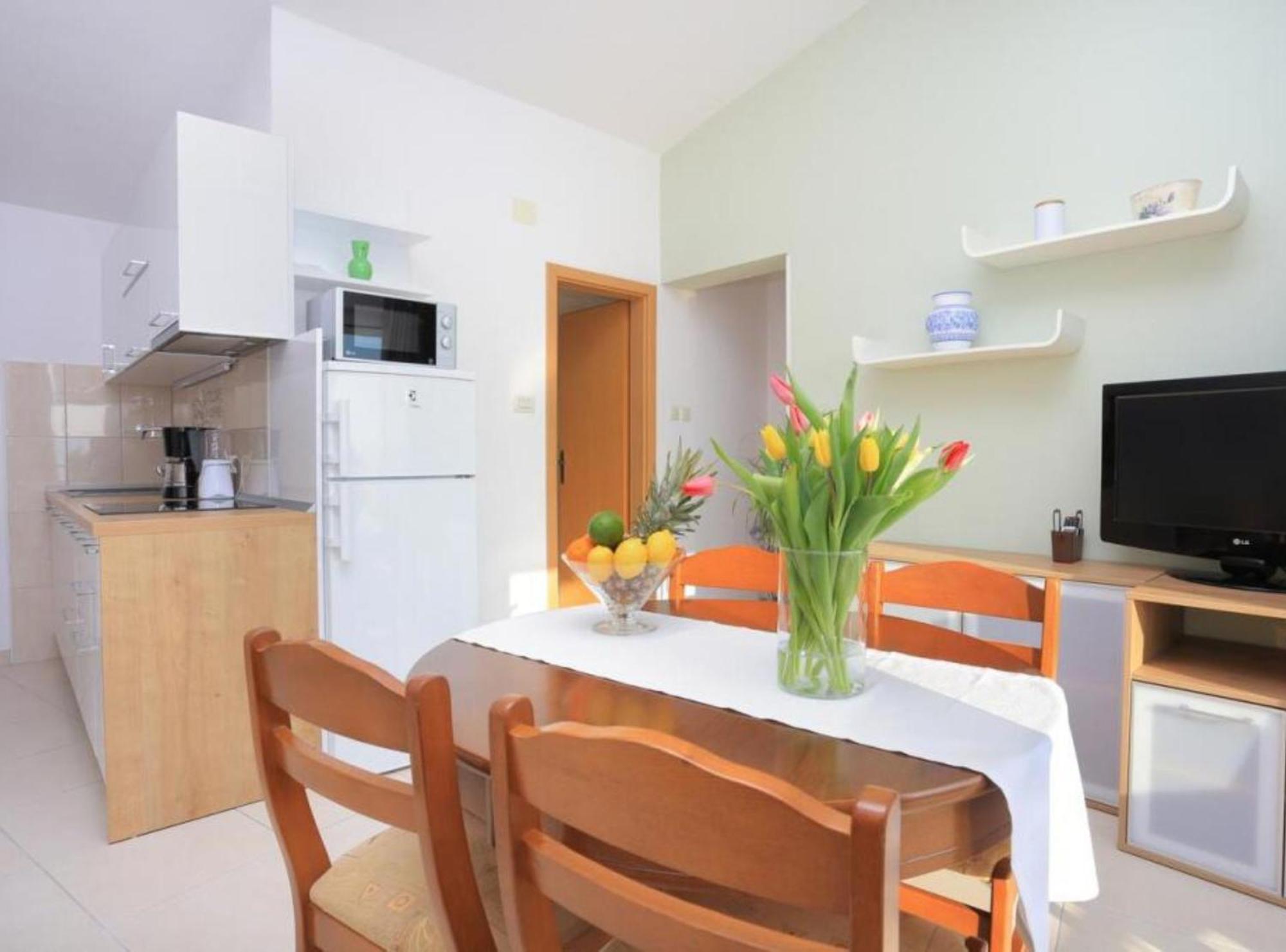 Apartments Roscic Podgora Bagian luar foto